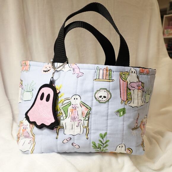 BOO-TIQUE Bag / tote Ghost reading Book!  Great Book bags for scary stories! - Picture 2 of 5
